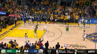 ¡Una locura! El espectacular triple de Jordan Poole en la final de la NBA