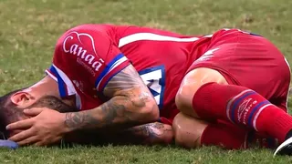 Eugenio Mena terminó sangrando en el que pudo ser su último duelo por Bahía