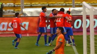 Johnny Herrera quiere que Lasarte se la juegue con línea de tres en los partidos que restan