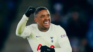 Steven Bergwijn fue héroe al anotar dos goles en los descuentos en remontada de Tottenham sobre Leicester