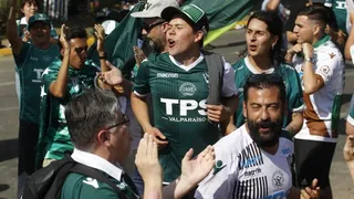 El desatado festejo de los hinchas tras el ascenso de Wanderers a Primera División