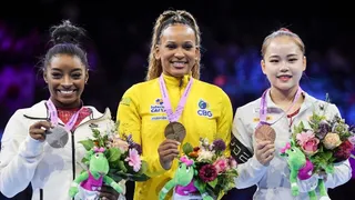 Simone Biles debió conformarse con la plata en el Mundial tras arremetida de la brasileña Andrade