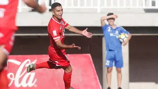 Yonathan Andía puso en ventaja a U. La Calera sobre U. Española con un potente remate