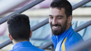 Basaksehir de Estambul negocia con FC Barcelona para fichar a Arda Turan