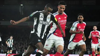 Arsenal tropezó con Newcastle en su propia casa y quedó casi fuera de la Copa de la Liga