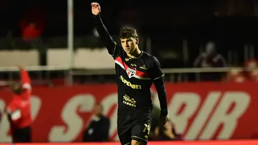 Gonzalo Tapia sigue encendido en Brasil: otra vez titular y otro gol