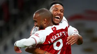 Arsenal logró en los últimos minutos un valioso triunfo ante West Ham que lo situó en el liderato