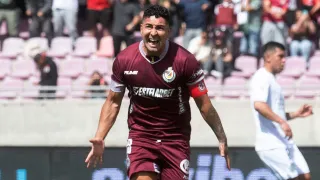Jeisson Vargas celebrando su gol ante Audax Italiano © Efrain Jara/Photosport