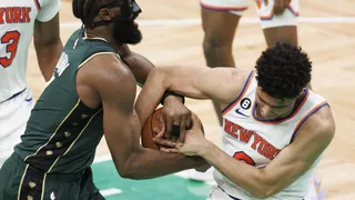 Los Knicks se hicieron fuertes ante Boston y se afianzaron en zona de play-offs