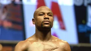 Floyd Mayweather está en negociaciones para pelear contra un ex campeón mundial