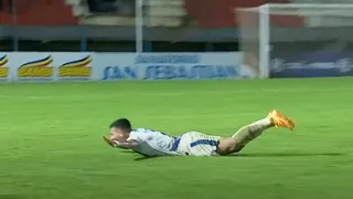 En Paraguay anotaron golazo de tiro libre de atrás de la mitad de la cancha