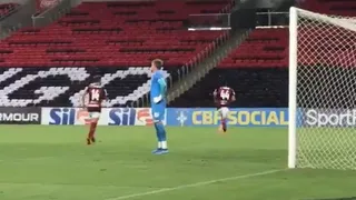 Mauricio Isla anotó un golazo en el encuentro de Flamengo contra Bahía