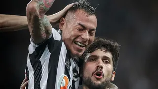 Vargas dio una asistencia y provocó un autogol en la agonía en remontada de Atlético Mineiro