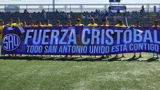 San Antonio Unido retornó a las canchas y realizó emocionante homenaje a Cristóbal Campos
