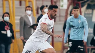 ¿Al Puskas? Hernán Fredes de Unión San Felipe marcó un golazo de mitad de cancha