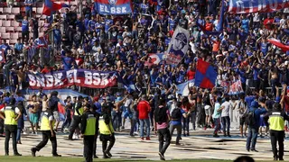 El masivo banderazo de los hinchas de U. de Chile en la previa del Superclásico