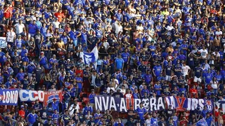 Dirigente de Universidad de Chile protagonizó entrevero con hinchas tras duelo ante Melgar