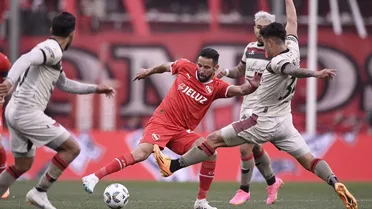 Mauricio Isla fue titular en la derrota de Independiente ante Colón