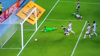 Pablo Solari tuvo el segundo de Colo Colo y el poste se lo negó