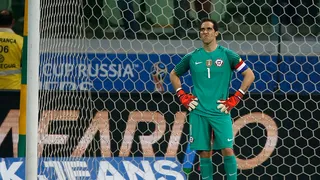 Claudio Bravo no jugará los amistosos de la selección en Europa
