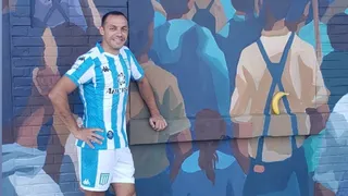 Marcelo Díaz se “reencontró” con el plátano del clásico ante Independiente