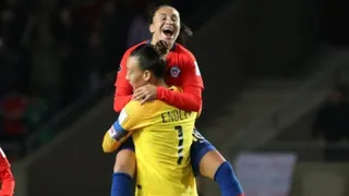 Claudio Bravo y Gary Medel apoyaron a La Roja femenina de cara al repechaje olímpico
