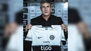 Martín Palermo fue presentado como nuevo técnico de Olimpia de Paraguay