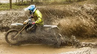 Ruy Barbosa tuvo duro accidente pero logró terminar la carrera en Italia