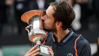 Medvedev ganó su primer torneo en arcilla en el Masters de Roma a costa de Rune