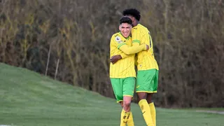 Los dos goles que anotó Marcelino Núñez en el triunfo de Norwich Sub 21 sobre Leeds