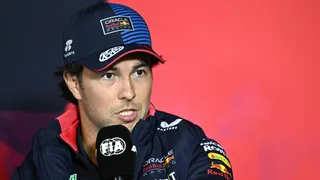 “Checo” Pérez cree que sería “un golpe” para Red Bull la salida de Max Verstappen