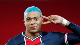 Kylian Mbappe acaparó las miradas con su estrafalario look en triunfo de PSG
