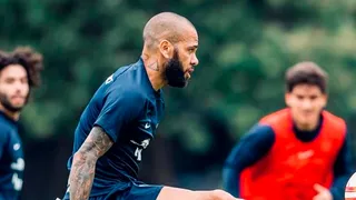 Dani Alves: La gente habla más del Mundial que yo