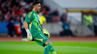 Alarma en la Roja: Claudio Bravo jugó un solo tiempo y preocupa por lesión antes de Copa América