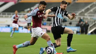 Newcastle y Aston Villa empataron en un frenético final de partido en la Premier League