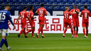 Schalke cayó ante Augsburgo y se alejó de la zona de clasificación a torneos internacionales