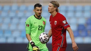 Turquía amargó a la Noruega de Erling Haaland como visita