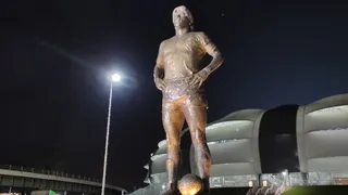 Selección argentina inauguró estatua de Maradona en la previa al duelo con la Roja