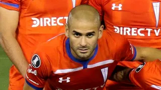 Los hinchas de la UC arremetieron contra Sebastián Sáez tras caída con Libertad