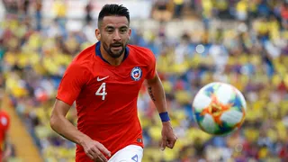 Román Riquelme y Boca Juniors reflotaron el interés por Mauricio Isla