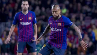 Barcelona con Arturo Vidal derrotó con autoridad a Eibar de Fabián Orellana en la liga española