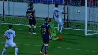 Felipe Mora provocó irrisorio autogol del arquero de América en victoria de Pumas
