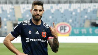 Joaquín Larrivey se recuperó y será titular en el duelo entre U. de Chile y Curicó Unido