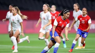 Karen Araya: La selección es una isla, es irreal porque nuestro torneo es muy malo