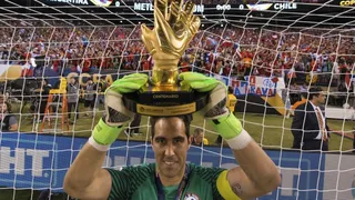 Bravo: Messi es el mejor del mundo, espero que siga en Argentina varios años