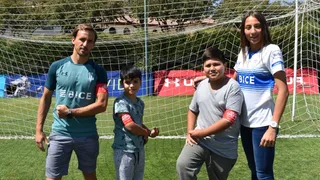 La UC entregó becas a niños que sobrevivieron al cáncer para sean parte de su escuela de fútbol