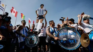 El masivo banderazo de hinchas argentinos en Doha para el debut de su selección en el Mundial