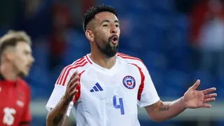 En Colo Colo detallaron las complicaciones que existen para fichar a Mauricio Isla
