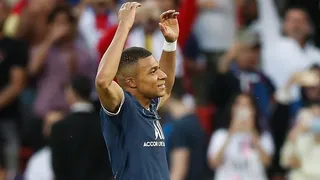 Emmanuel Macron confirmó que aconsejó a Mbappé para que siguiera en Francia