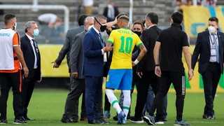 Duelo de Brasil y Argentina fue suspendido tras ingreso a la cancha de autoridad sanitaria